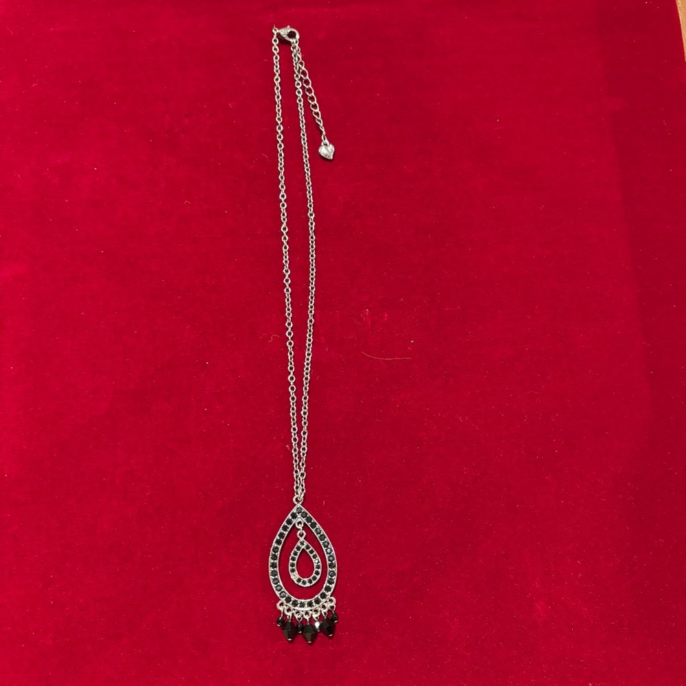 Carolee Elegant Silver and Black Teardrop Necklace Pre-owned